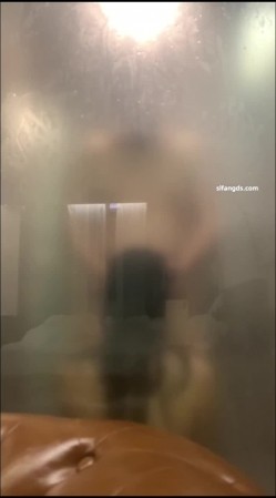 【绿帽淫妻】反差眼镜少妇，极品高颜值露脸人妻「SMMSMM」，约炮入珠单男，和上门推油男技师调情，被当作母狗多人淫趴调教 截图2
