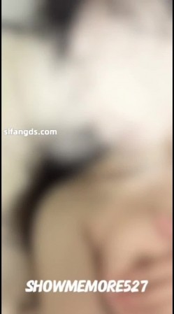 【绿帽淫妻】反差眼镜少妇，极品高颜值露脸人妻「SMMSMM」，约炮入珠单男，和上门推油男技师调情，被当作母狗多人淫趴调教 截图11