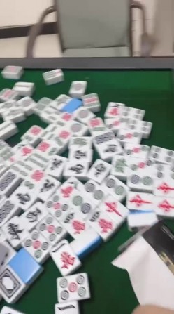 【野战少女】大神忽悠极品黑丝麻友尝试用按摩器可以治疗妇科病 最后被半推半就的强操 截图12