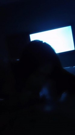 高颜值少数民族东莞女神【雪糕】露脸私拍，吹拉弹唱还玩女王调教啪啪足交相当炸裂 截图1