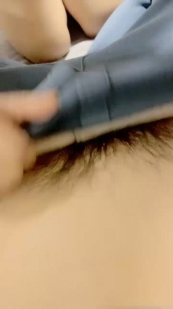 被小哥干的眼神迷离的小女人，全程露脸揉奶抠逼亲着小哥，激情上位后入抽插玩弄骚奶头，浪叫呻吟不止好刺激 截图1
