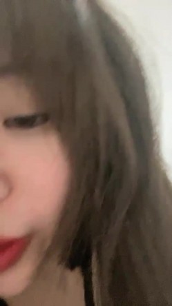 大眼睛新人漂亮妹子性感情趣装黑丝居家自慰，完美翘臀拨开内裤跳蛋塞逼，露出大白美乳揉搓，毛毛弄呻吟诱人 截图7