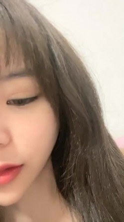 大眼睛新人漂亮妹子性感情趣装黑丝居家自慰，完美翘臀拨开内裤跳蛋塞逼，露出大白美乳揉搓，毛毛弄呻吟诱人 截图15