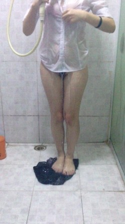 付费购买的南宁大奶少妇，身材超极品，天然大爆乳，打奶泡一定非常非常爽，浴室湿身 沐浴诱惑！！ 截图6