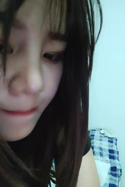大三学姐露脸出租屋内发骚黑丝情趣，性感的内裤蝴蝶骚逼，自己揉捏大奶子抠骚逼水好多，跳弹塞逼里玩，叫的骚 截图2