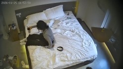 酒店偷拍反差婊眼镜妹子换上黑丝情趣睡衣配合男友69互舔口爆后入 截图10