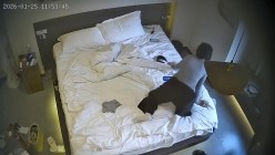 酒店偷拍反差婊眼镜妹子换上黑丝情趣睡衣配合男友69互舔口爆后入 截图12