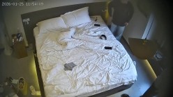 酒店偷拍反差婊眼镜妹子换上黑丝情趣睡衣配合男友69互舔口爆后入 截图13