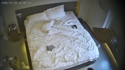 酒店偷拍反差婊眼镜妹子换上黑丝情趣睡衣配合男友69互舔口爆后入 截图16