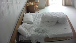 酒店公寓 长发及腰 身娇腿长的小美女 除了有点贫乳 其它都在线 退房前被男人一场晨运操翻并内射 截图6