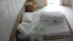 酒店公寓 长发及腰 身娇腿长的小美女 除了有点贫乳 其它都在线 退房前被男人一场晨运操翻并内射 截图7