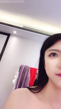 颜值姐妹花车模【莎莎】双飞约操轮流坐屌，后入打桩边干边喷 截图11