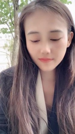 御姐女神！【宝宝】极品大长腿~丝袜裸空跳蛋~户外泄尿！ 截图3