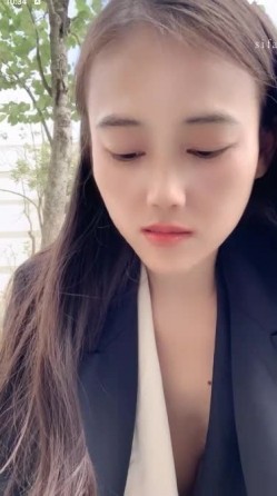 御姐女神！【宝宝】极品大长腿~丝袜裸空跳蛋~户外泄尿！ 截图6