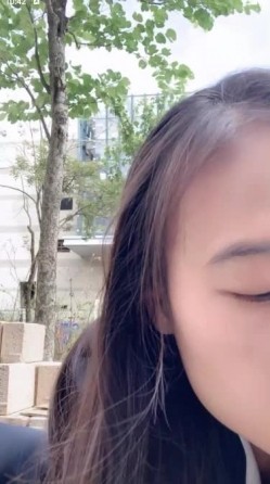 御姐女神！【宝宝】极品大长腿~丝袜裸空跳蛋~户外泄尿！ 截图8