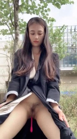 御姐女神！【宝宝】极品大长腿~丝袜裸空跳蛋~户外泄尿！ 截图9