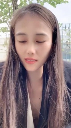 御姐女神！【宝宝】极品大长腿~丝袜裸空跳蛋~户外泄尿！ 截图11