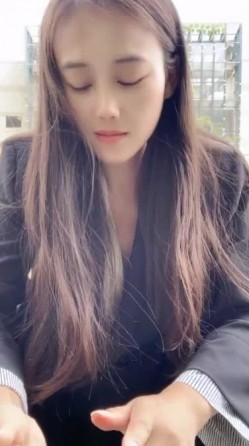 御姐女神！【宝宝】极品大长腿~丝袜裸空跳蛋~户外泄尿！ 截图13