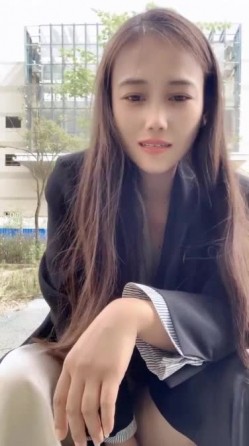 御姐女神！【宝宝】极品大长腿~丝袜裸空跳蛋~户外泄尿！ 截图14