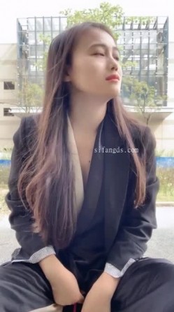 御姐女神！【宝宝】极品大长腿~丝袜裸空跳蛋~户外泄尿！ 截图16
