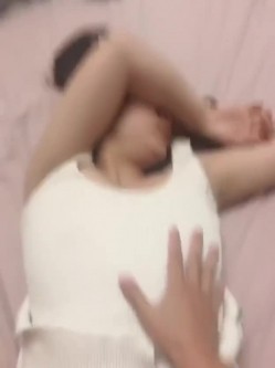 【绿帽淫妻 ️性爱狂】极品淫乱夫妻『小肥羊不是羊』最强性爱私拍 绿帽老公开发娇妻勾引前男友 卖淫3P蒙眼换人做爱 截图1