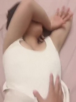 【绿帽淫妻 ️性爱狂】极品淫乱夫妻『小肥羊不是羊』最强性爱私拍 绿帽老公开发娇妻勾引前男友 卖淫3P蒙眼换人做爱 截图2