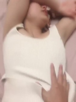 【绿帽淫妻 ️性爱狂】极品淫乱夫妻『小肥羊不是羊』最强性爱私拍 绿帽老公开发娇妻勾引前男友 卖淫3P蒙眼换人做爱 截图3
