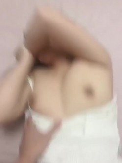 【绿帽淫妻 ️性爱狂】极品淫乱夫妻『小肥羊不是羊』最强性爱私拍 绿帽老公开发娇妻勾引前男友 卖淫3P蒙眼换人做爱 截图13