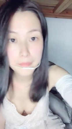 小护士在宿舍，【咬掉樱桃】，身材绝美，大长腿肤白貌美，阴毛浓密湿得一塌煳涂，哪个男人看了不心动 截图16