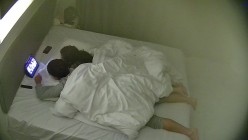 酒店偷拍高校眼镜婊班花被小伙追到手周末带出来操穴 干了几次 截图1