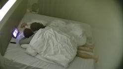 酒店偷拍高校眼镜婊班花被小伙追到手周末带出来操穴 干了几次 截图3