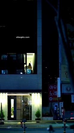 【网曝门事件】繁华都市惊现窗边裸炮 豪放情侣二楼落地窗前全裸震撼裸炮 极品女友抱起来操 太震撼 原版 截图8