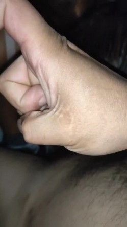 良家少妇下了班，出来幽会，衣服都没脱完就要先吃一会大鸡巴，迫不及待，太骚啦！ 截图3