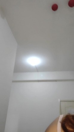 良家少妇下了班，出来幽会，衣服都没脱完就要先吃一会大鸡巴，迫不及待，太骚啦！ 截图4