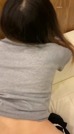 高端泄密流出淫乱QQ交换群眼镜反差婊酒店前台钟女士和群友酒店约炮性交视频 截图10