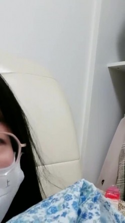 新人~正宗学生妹【清纯少女可可酱】极品美乳~，露脸一看是真年轻，清纯外表，掩盖不住好身材，小骚逼 截图1