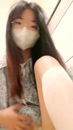 新人~正宗学生妹【清纯少女可可酱】极品美乳~，露脸一看是真年轻，清纯外表，掩盖不住好身材，小骚逼 截图5