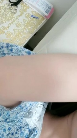 新人~正宗学生妹【清纯少女可可酱】极品美乳~，露脸一看是真年轻，清纯外表，掩盖不住好身材，小骚逼 截图13
