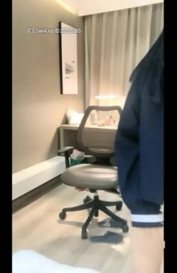 幽会远方女友特意穿上薄丝给哥们儿来一发 久违的滋味啊 截图3