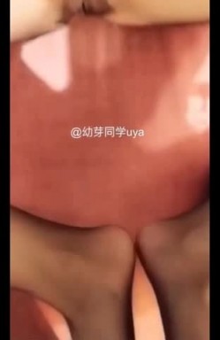 幽会远方女友特意穿上薄丝给哥们儿来一发 久违的滋味啊 截图15