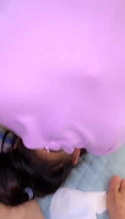 沙发上的骚母狗情趣装逼里塞进跳弹爽的在床上打滚，露脸深喉口交，骚浪的呻吟让人受不了，大几把爆草骚逼表情好享受 截图5