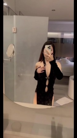 推特喜欢健身22岁气质御姐【大美美】外围土豪，剃光阴毛电影院啪啪野战道具肉棒配合各种性爱 截图2