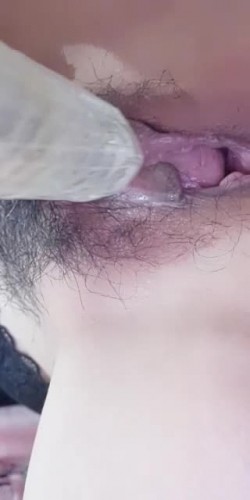 新来的美女主播萌萌小耳朵，露脸闷骚的女人，每一个动作都充满诱惑，揉奶子抠骚逼，道具插入呻吟可射 截图7