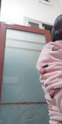 新来的美女主播萌萌小耳朵，露脸闷骚的女人，每一个动作都充满诱惑，揉奶子抠骚逼，道具插入呻吟可射 截图12