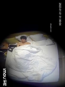 新流出乐橙酒店偷拍 小哥和女友跨年第一炮特意穿上新买的情趣内衣啪啪 截图1