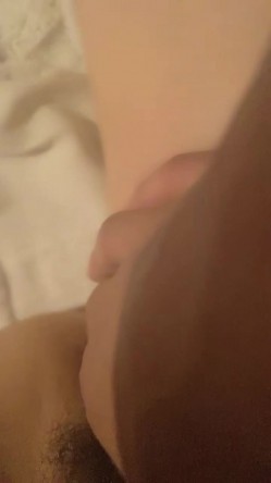 真实SPA按摩店偷拍 ️男技师给闺蜜做大保健全身推油私处按摩 截图15