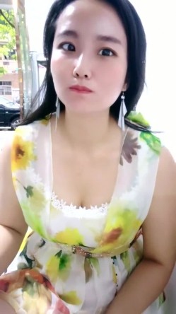 山东超市的老板娘，【北冥有鱼】，带表妹初下海，店里还有人，就要露奶子，约情人来啪啪，这骚娘们真带劲 截图3