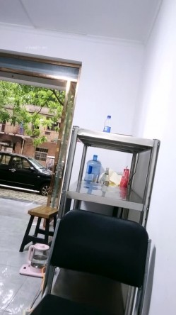 山东超市的老板娘，【北冥有鱼】，带表妹初下海，店里还有人，就要露奶子，约情人来啪啪，这骚娘们真带劲 截图4