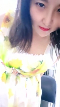 山东超市的老板娘，【北冥有鱼】，带表妹初下海，店里还有人，就要露奶子，约情人来啪啪，这骚娘们真带劲 截图6