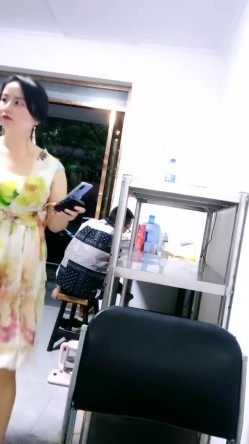山东超市的老板娘，【北冥有鱼】，带表妹初下海，店里还有人，就要露奶子，约情人来啪啪，这骚娘们真带劲 截图15